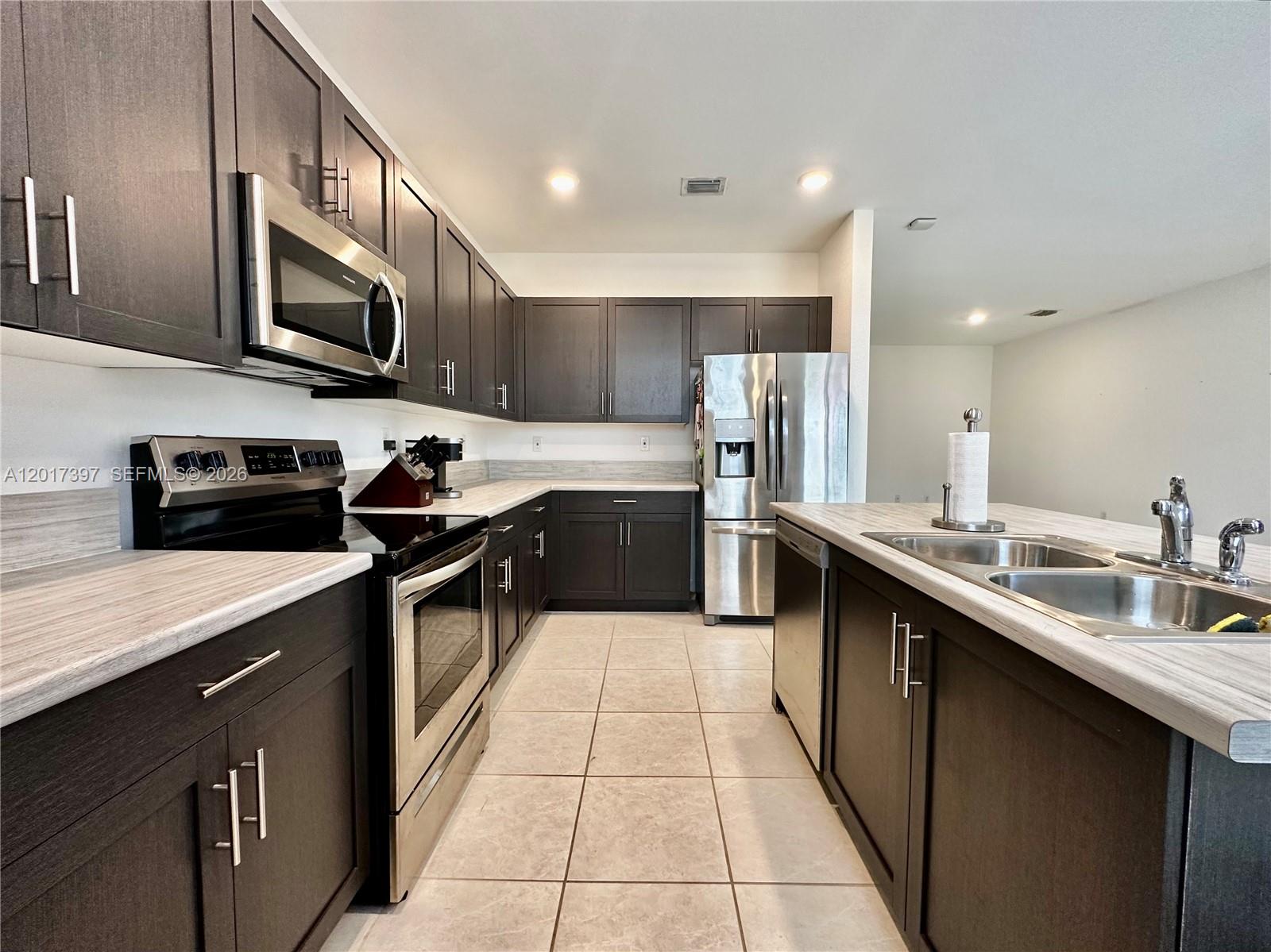 HOMESTEAD PARK OF COMMERC - Residential Lease
