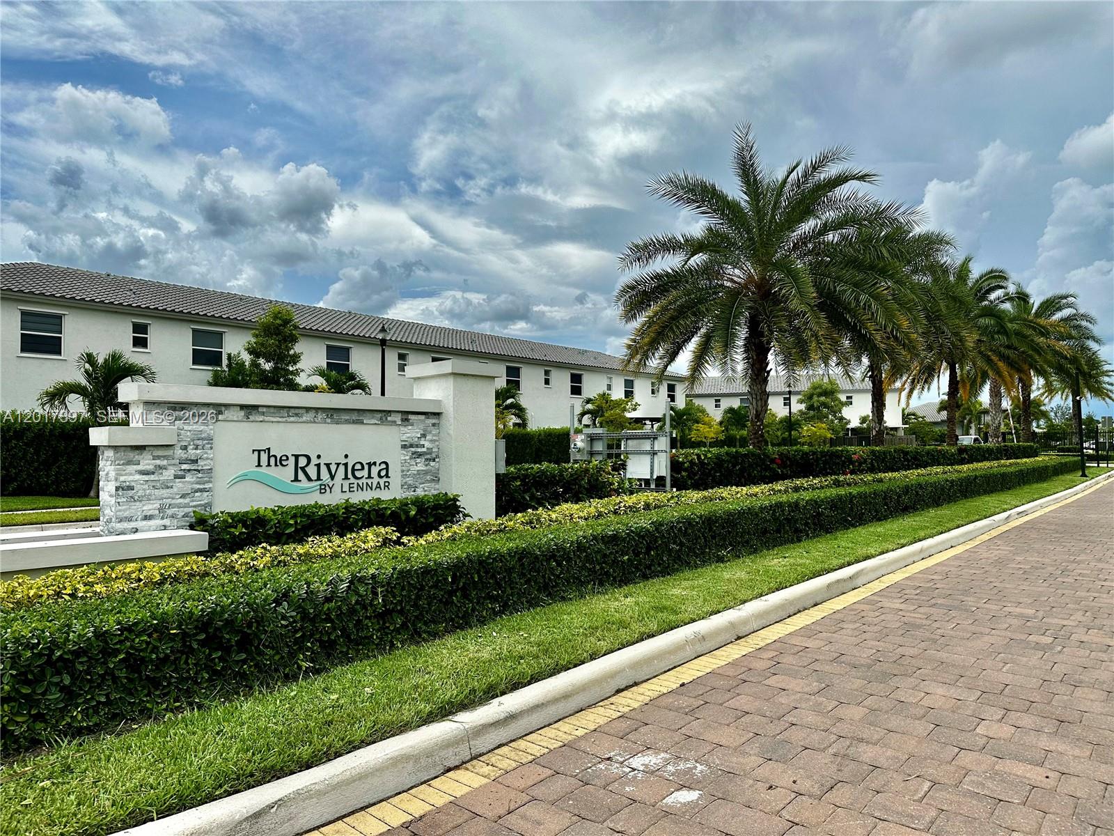 HOMESTEAD PARK OF COMMERC - Residential Lease