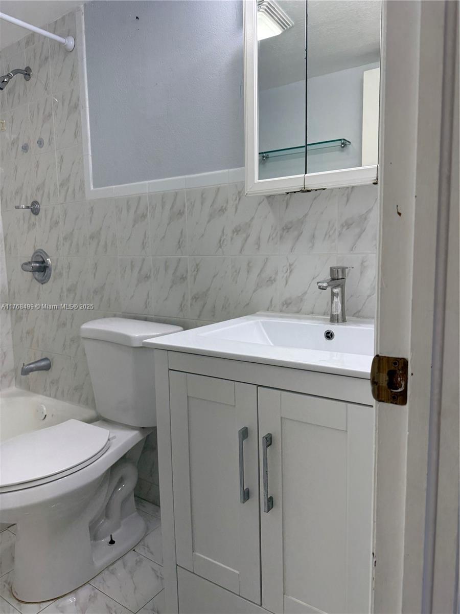 EL LAGO CONDO - Residential