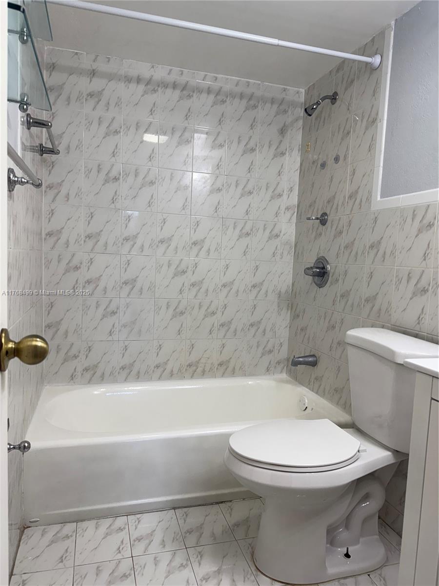EL LAGO CONDO - Residential