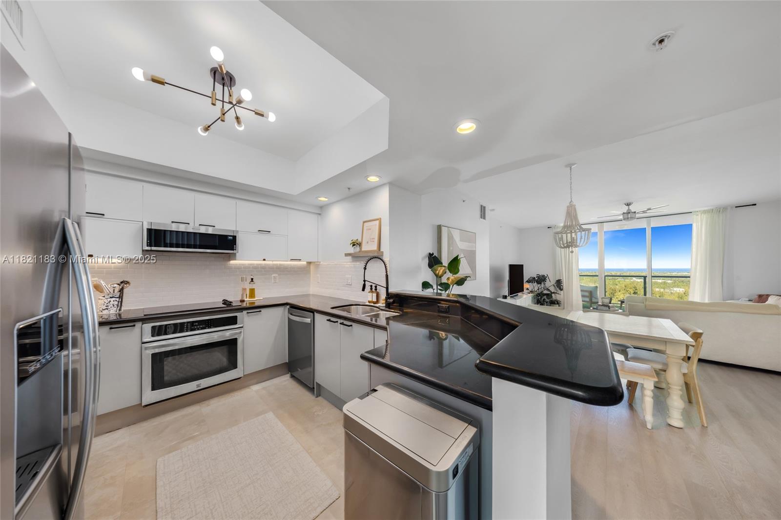 15051 Royal Oaks Ln 1901, North Miami, FL, 33181/$475,000 3 15051 Royal Oaks Ln 1901