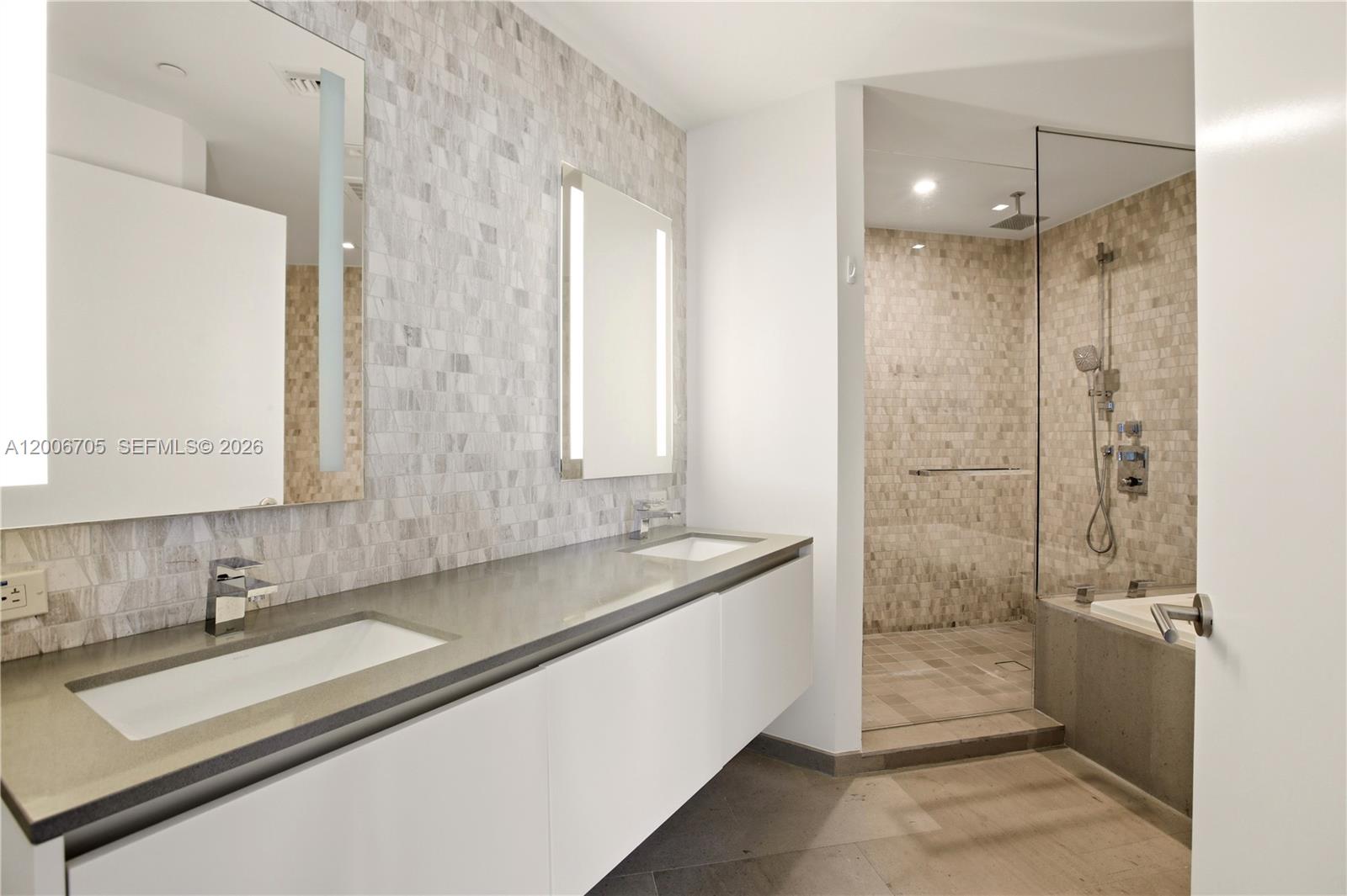 REACH CONDO - Residential