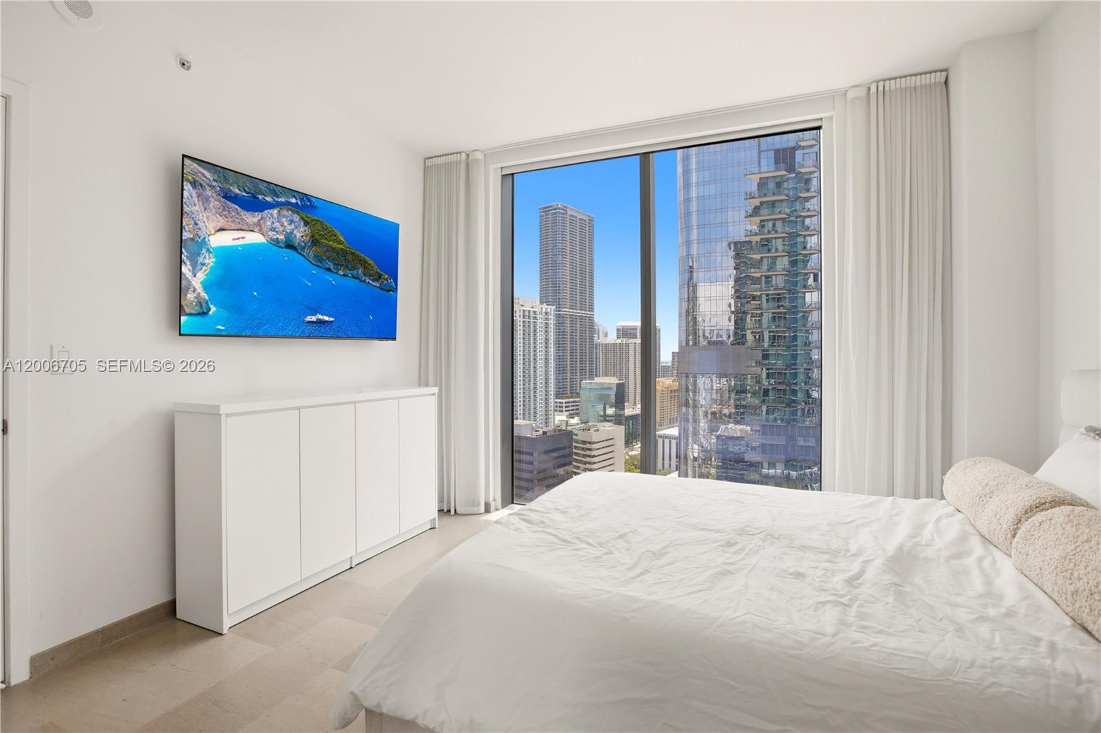 REACH CONDO - Residential