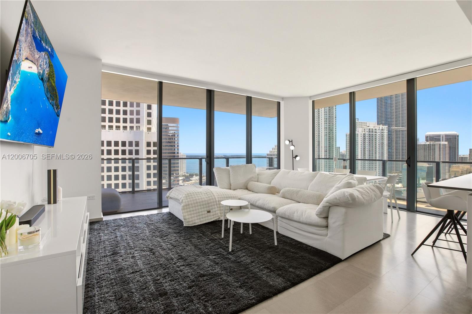 REACH CONDO - Residential