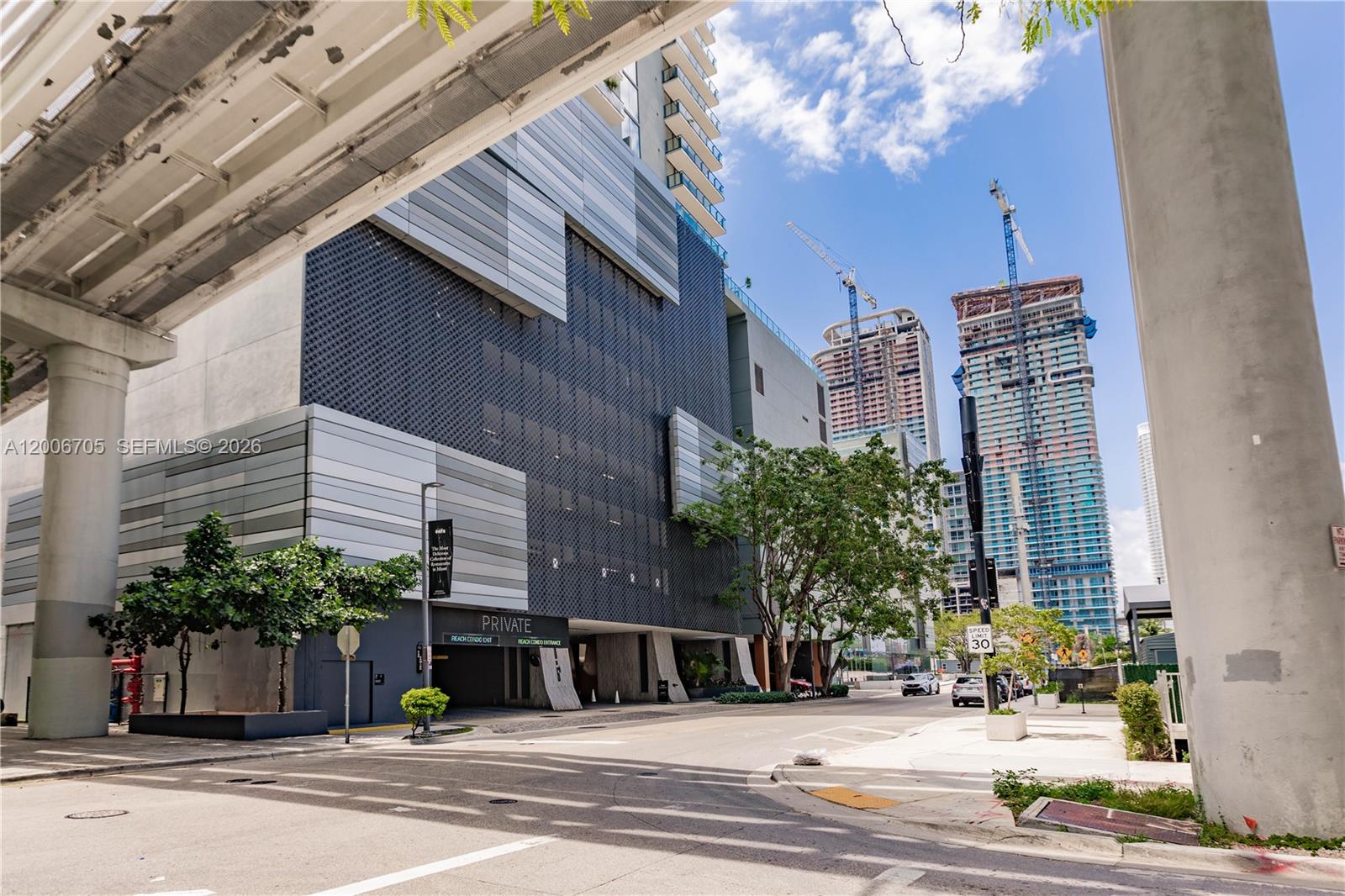 REACH CONDO - Residential