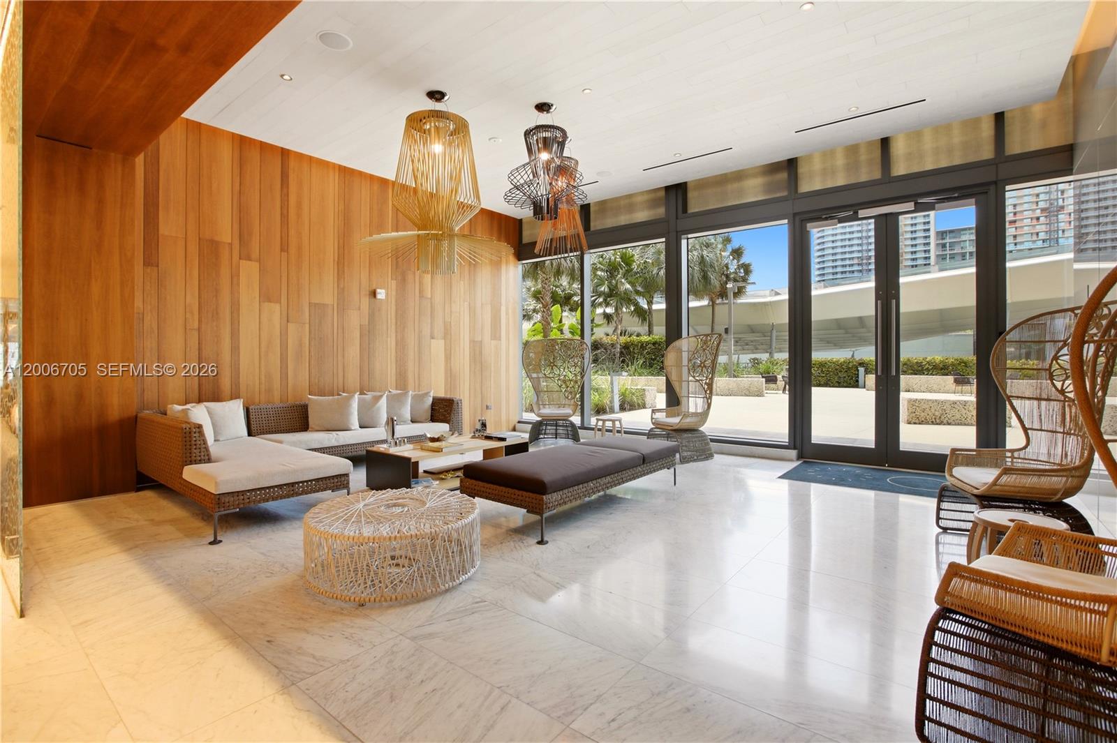 REACH CONDO - Residential
