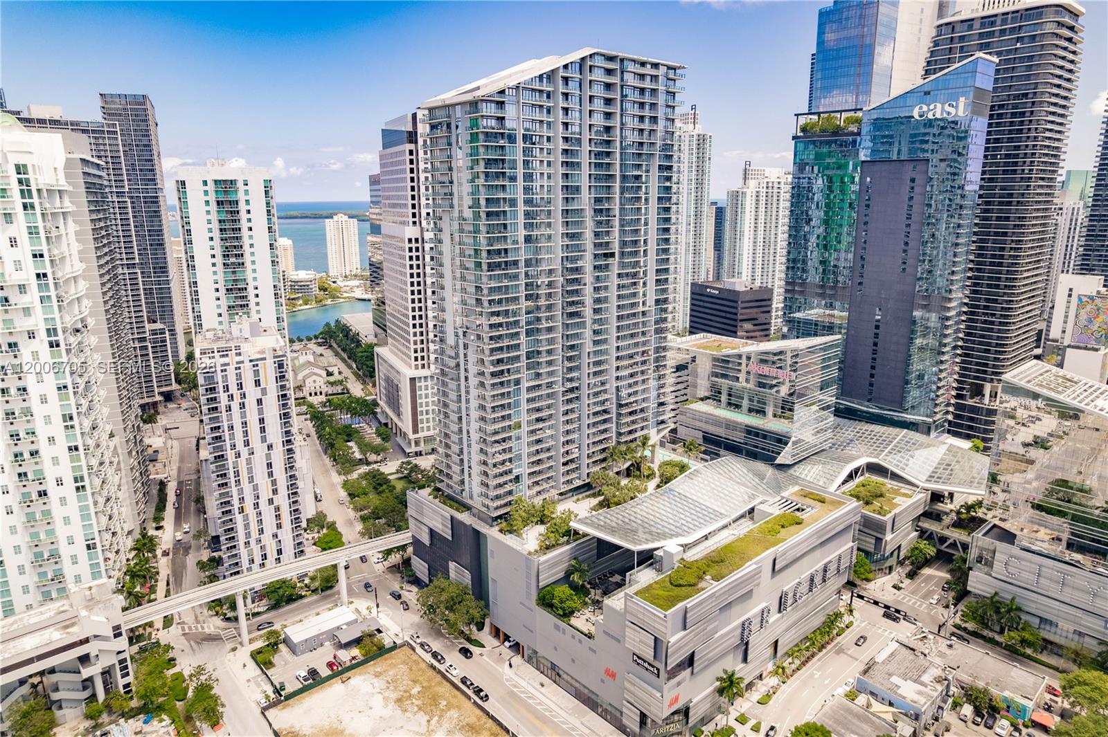 REACH CONDO - Residential