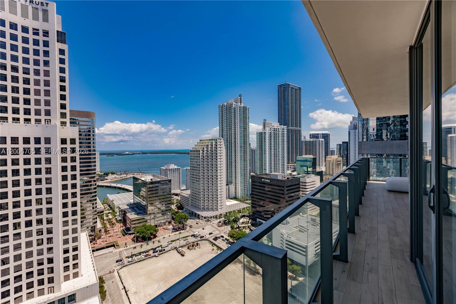 REACH CONDO - Residential