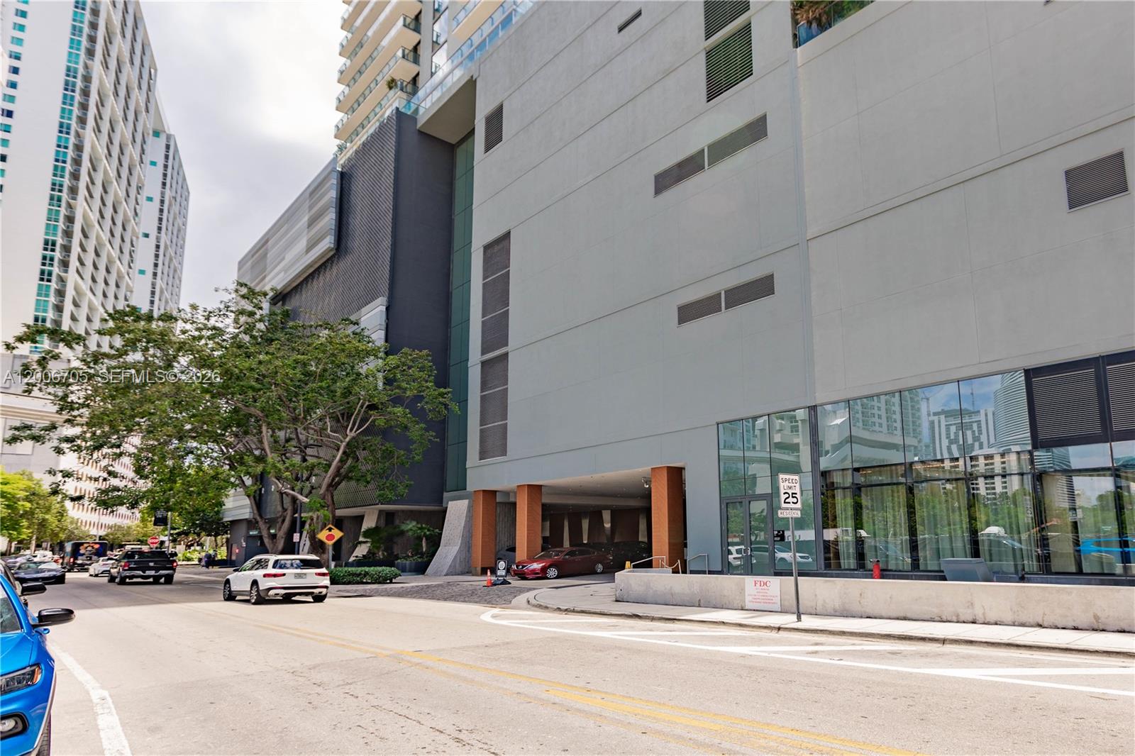 REACH CONDO - Residential