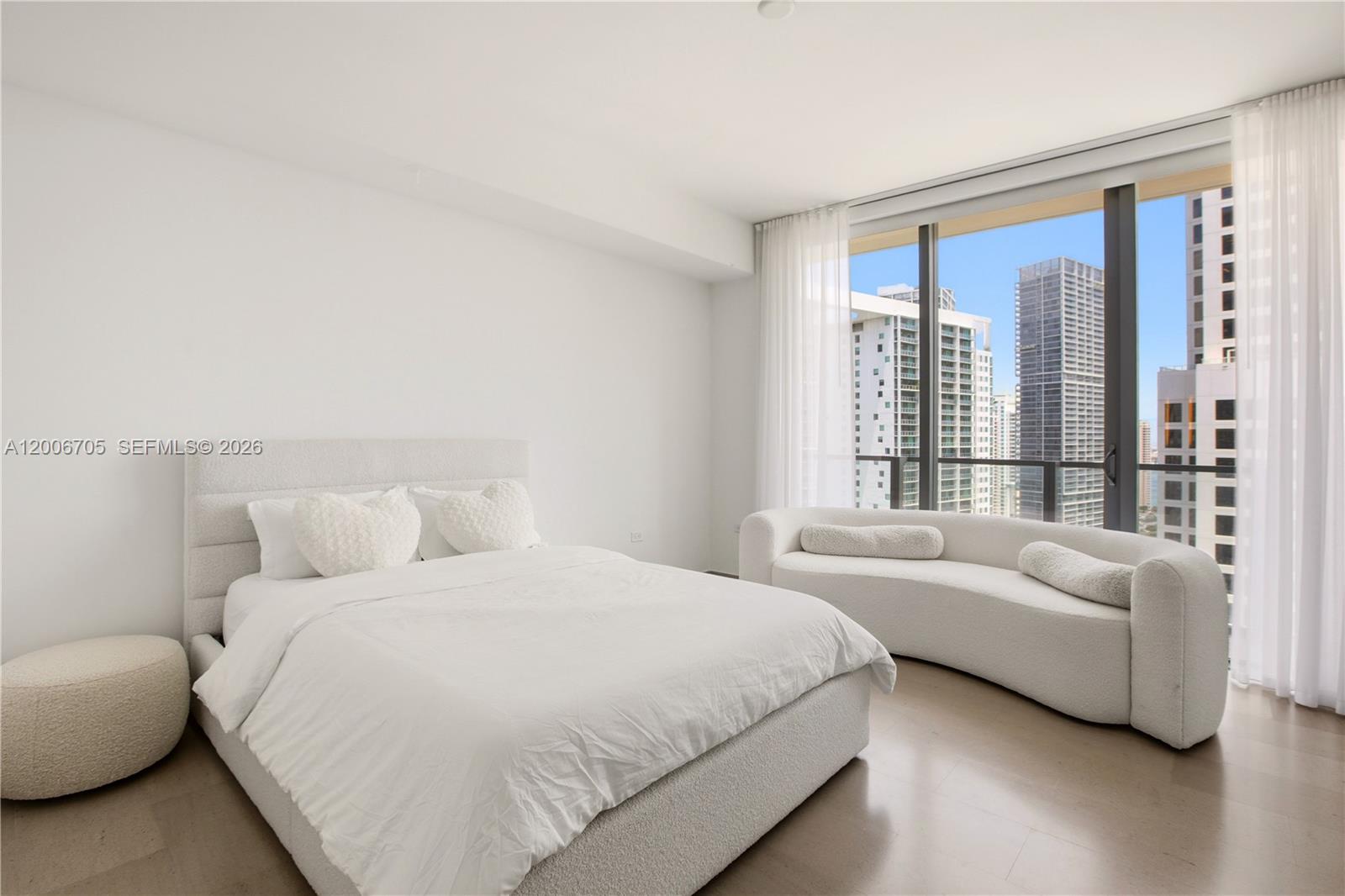REACH CONDO - Residential