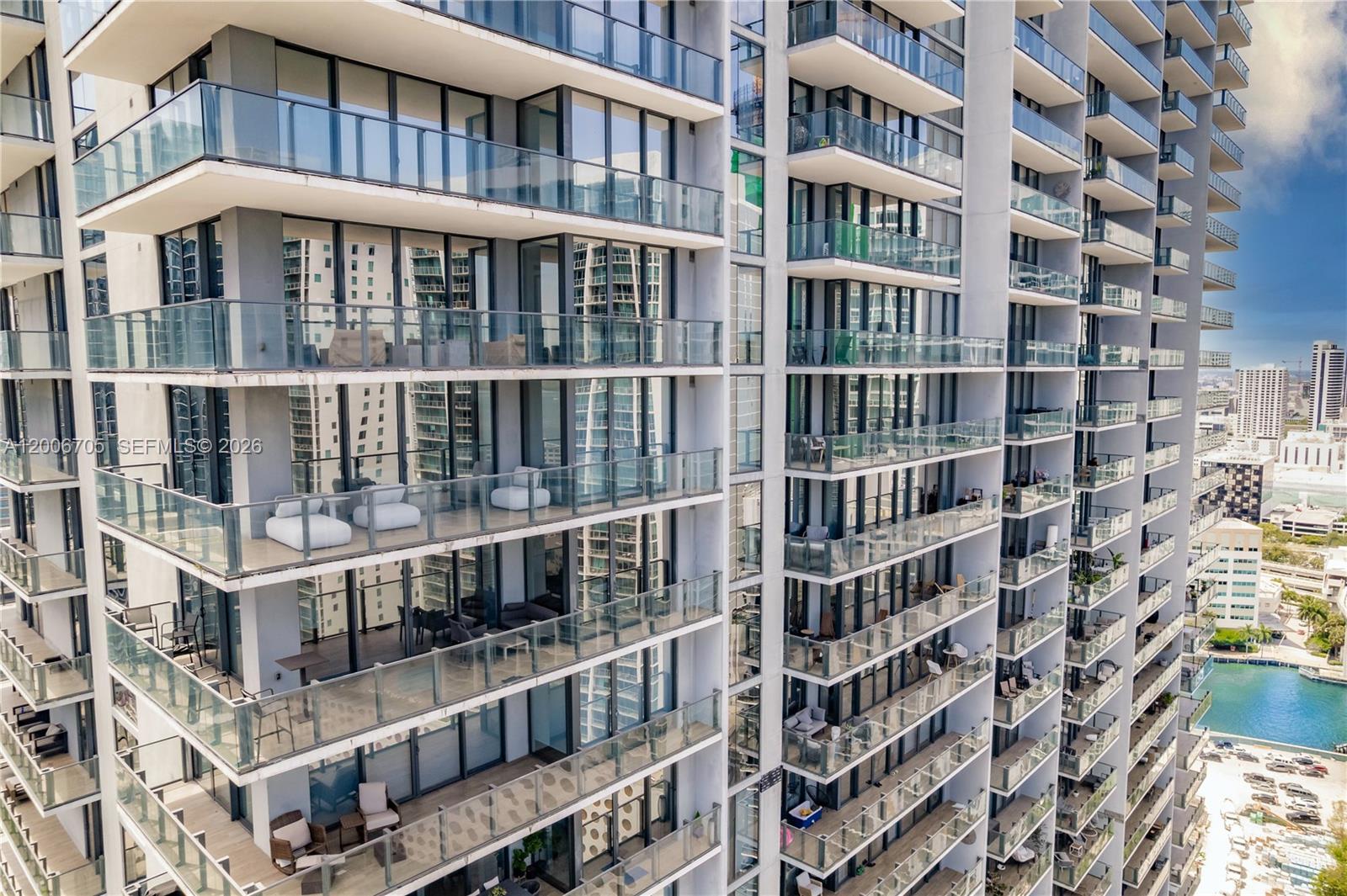 REACH CONDO - Residential