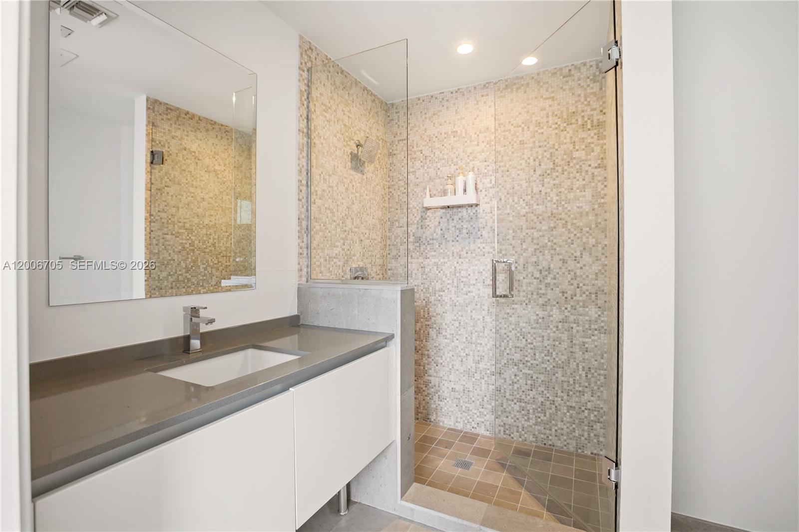 REACH CONDO - Residential