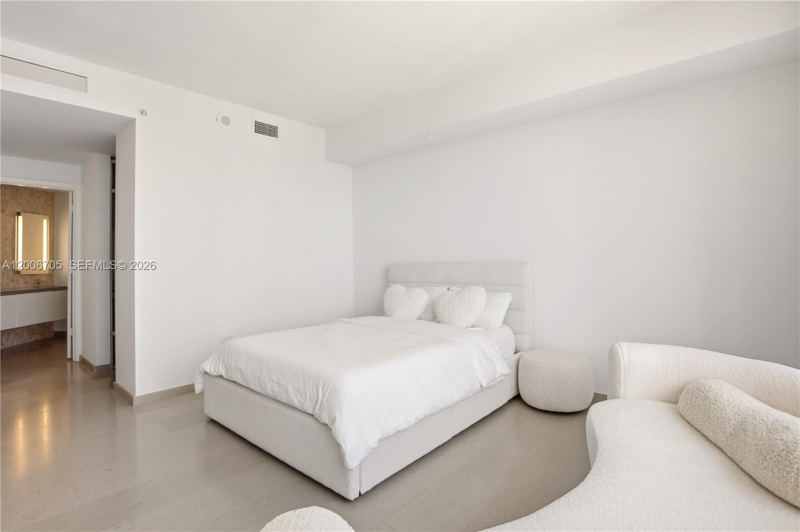 REACH CONDO - Residential