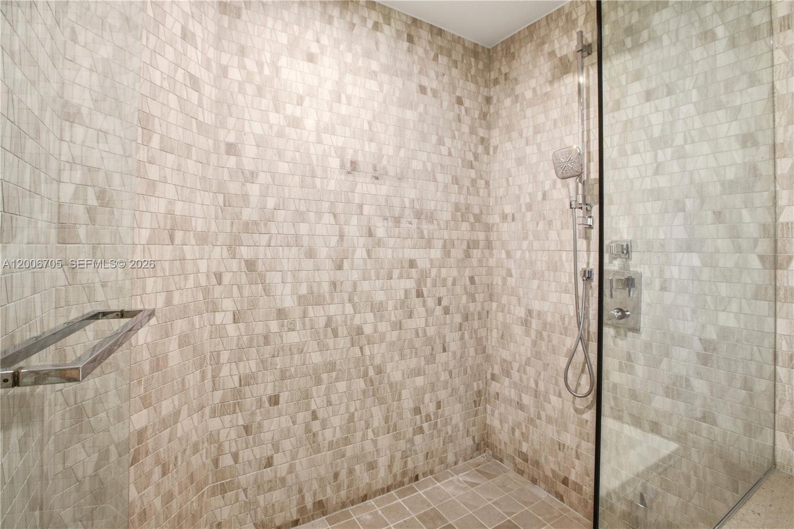 REACH CONDO - Residential