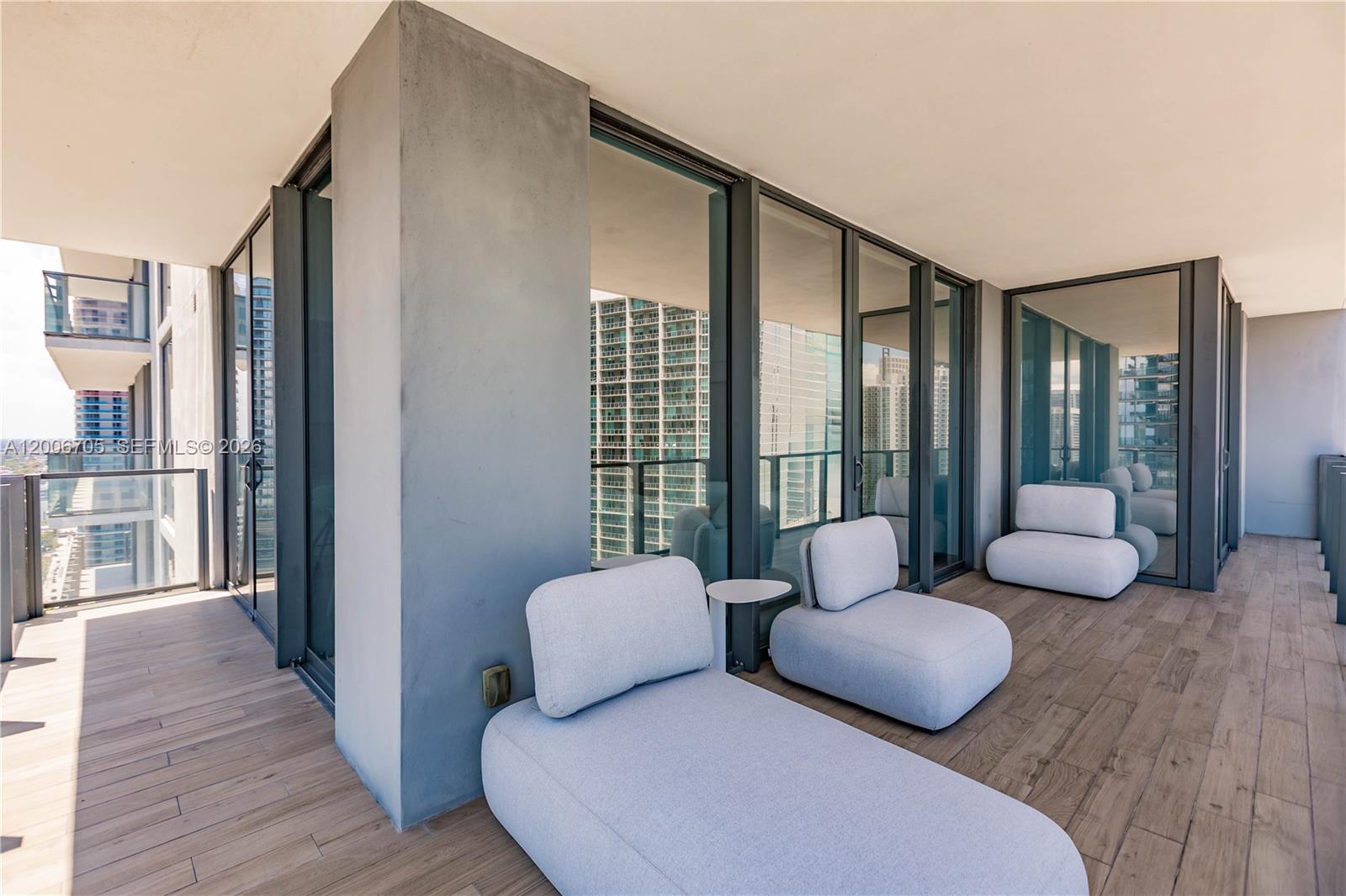 REACH CONDO - Residential