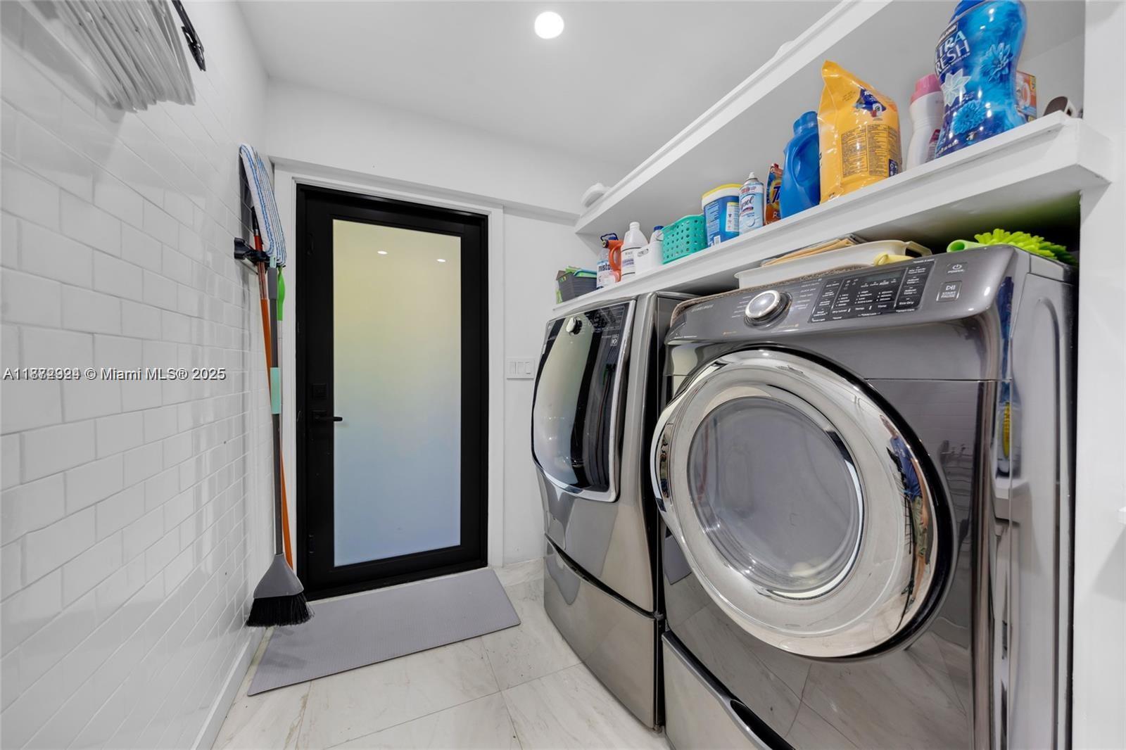 AMD PL BISCAYNE PINES - Residential Lease