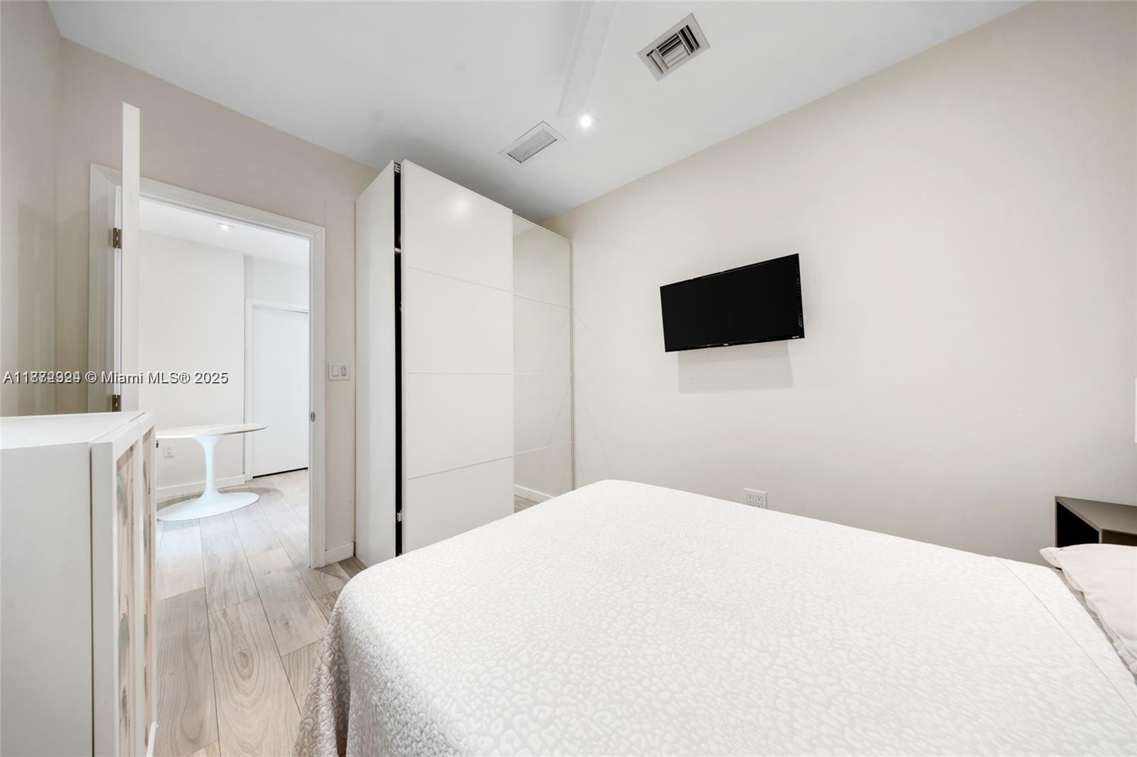 AMD PL BISCAYNE PINES - Residential Lease