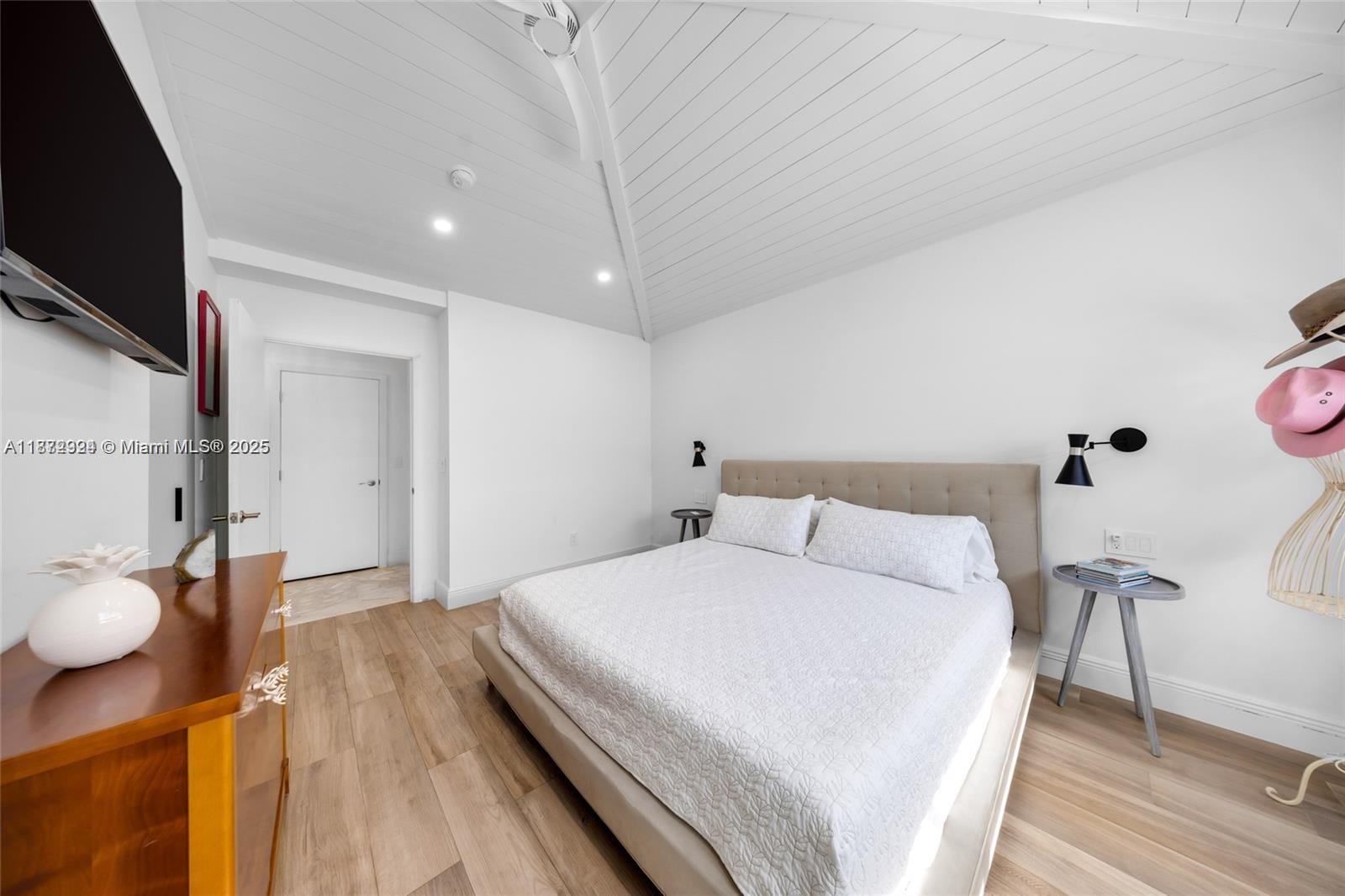 AMD PL BISCAYNE PINES - Residential Lease