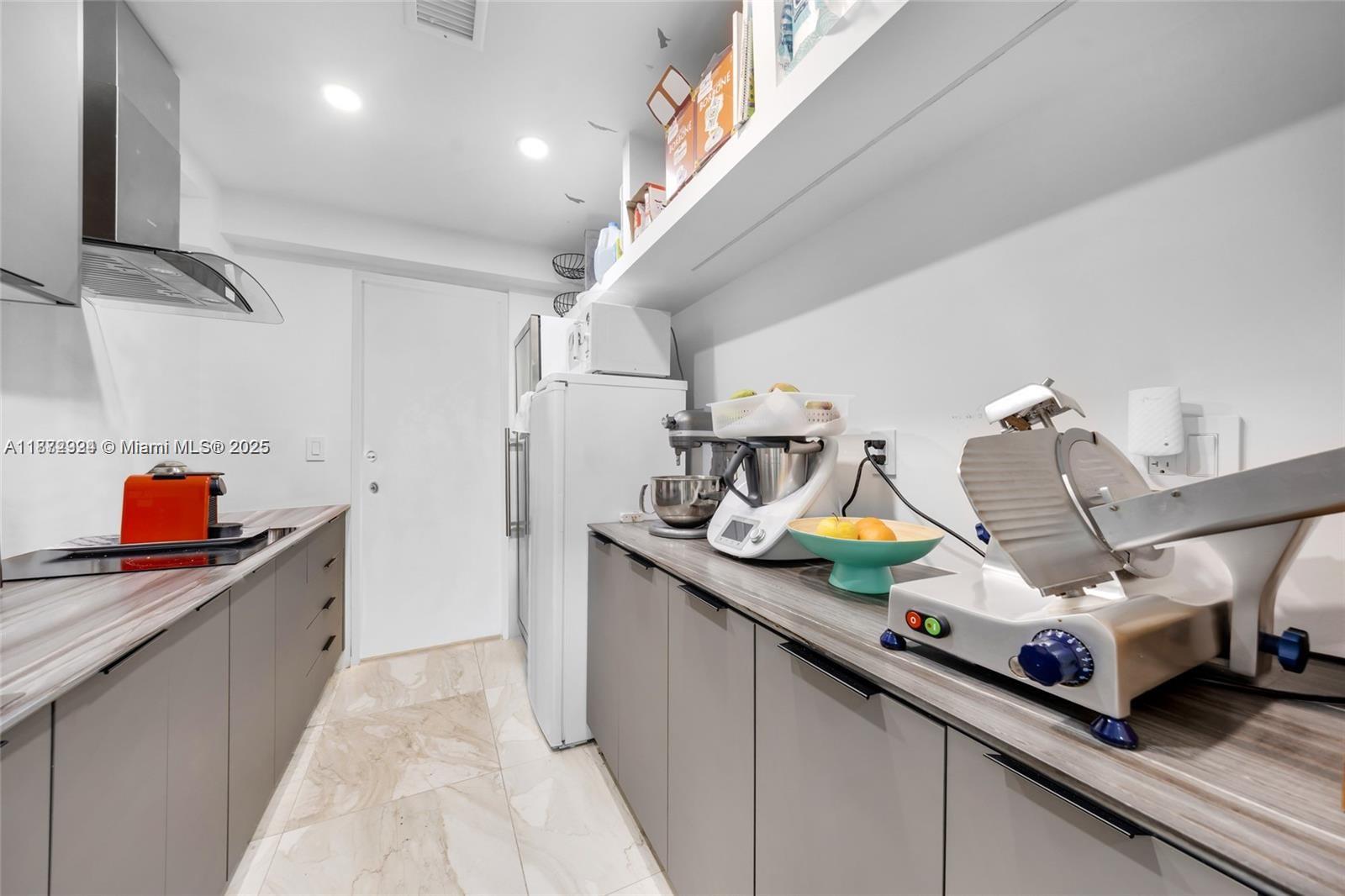 AMD PL BISCAYNE PINES - Residential Lease