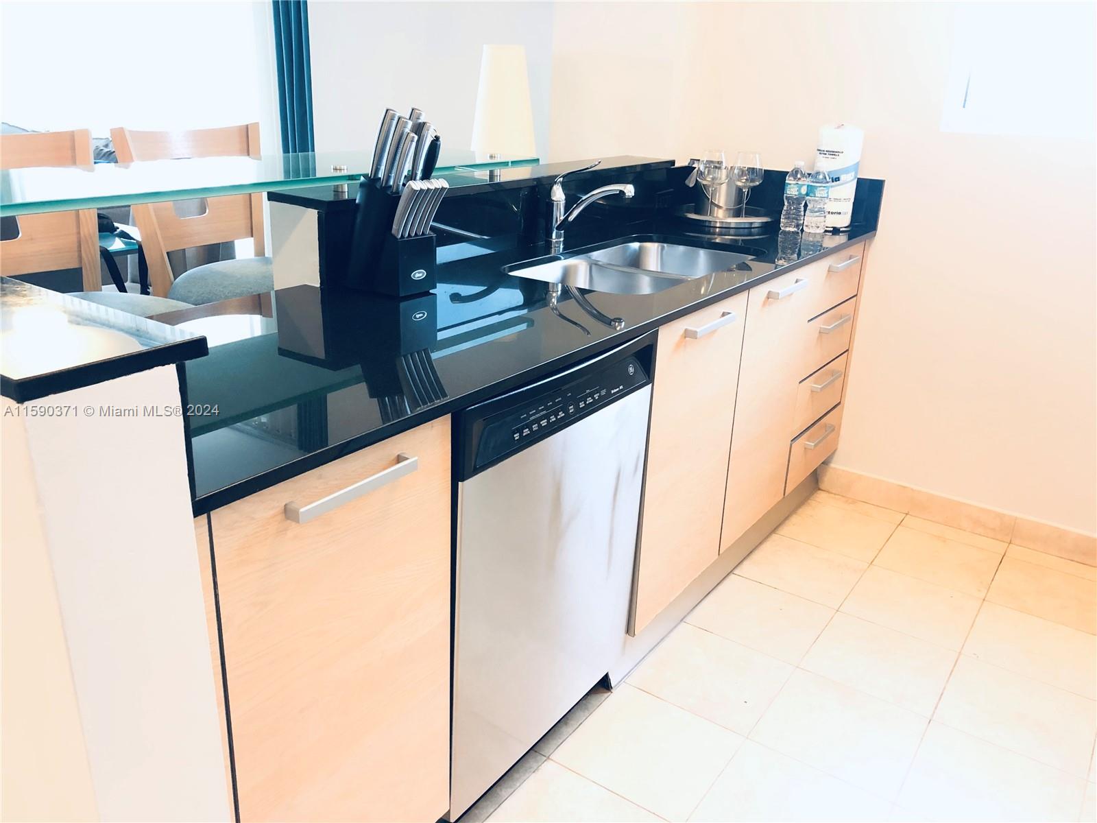 M RESORT RESIDENCES CONDO - Residential