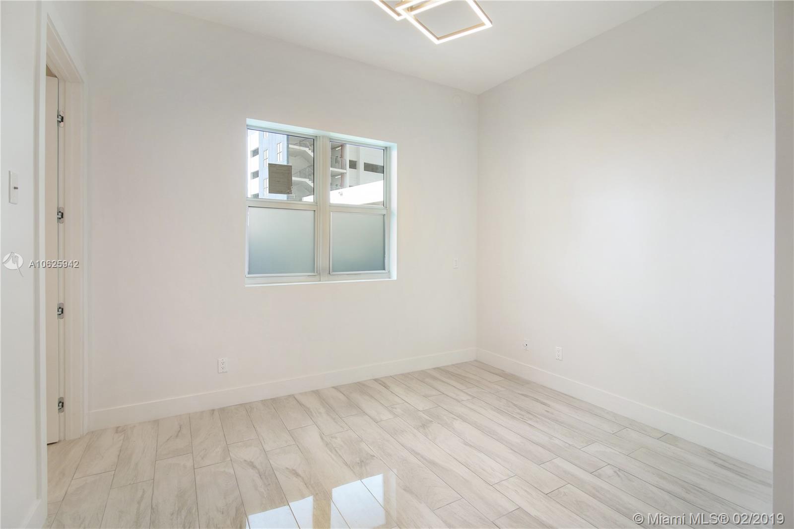 THE OAKS I CONDO - Residential Lease