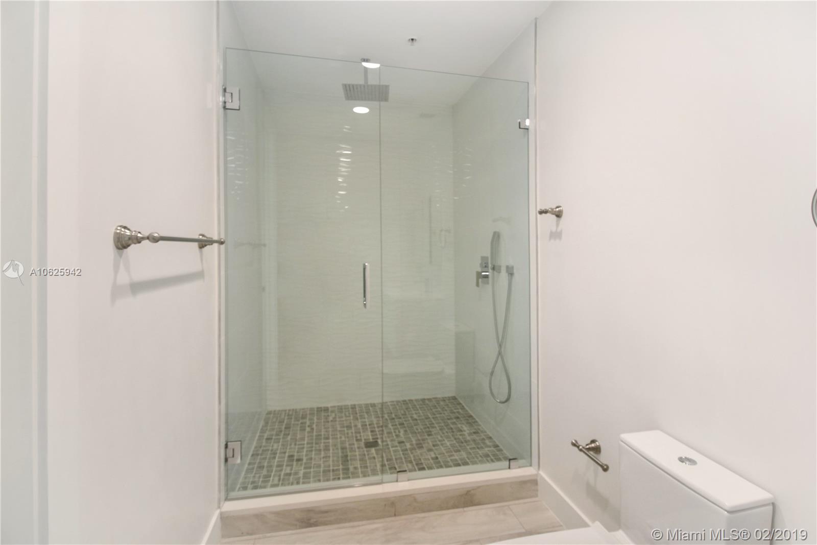 THE OAKS I CONDO - Residential Lease