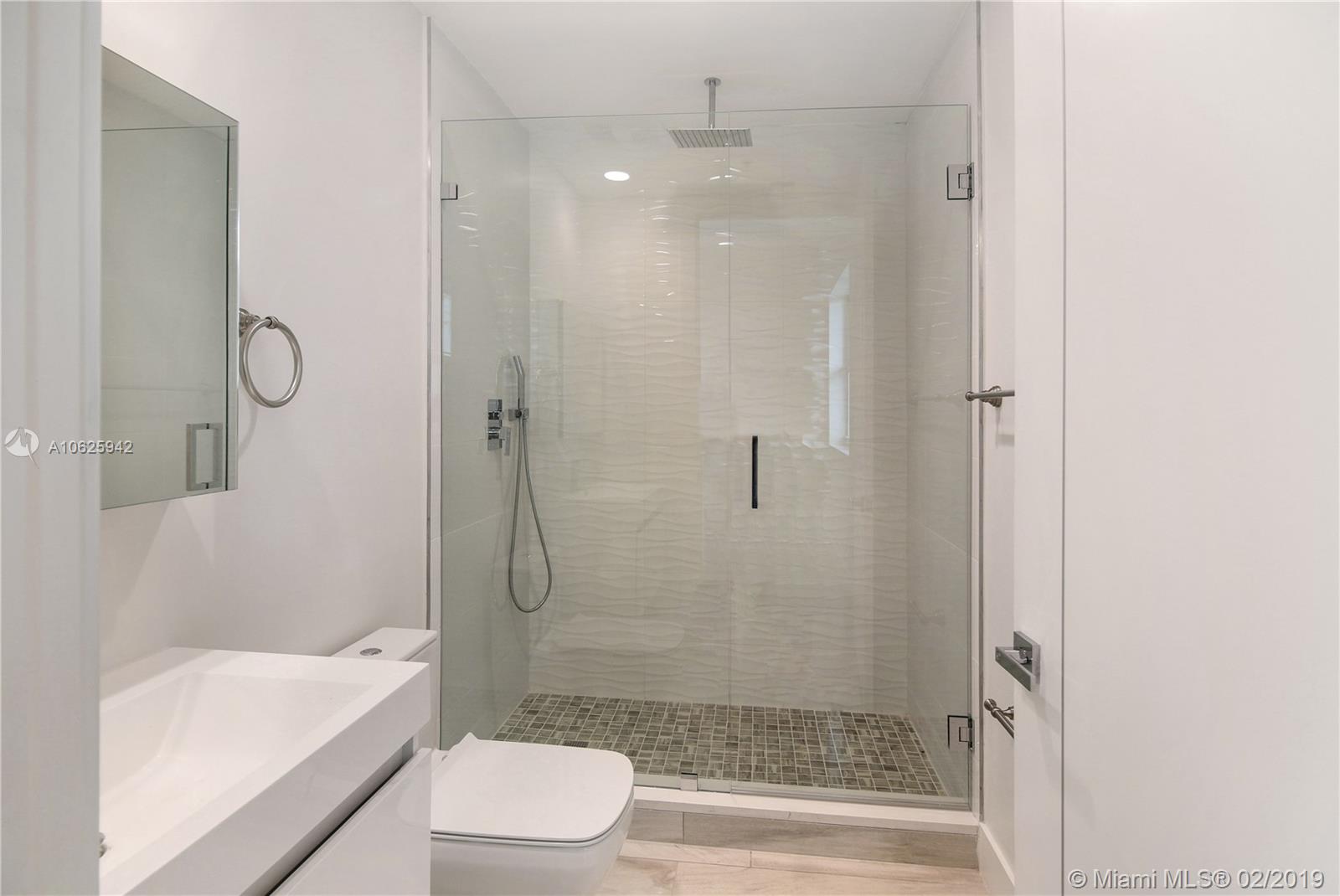 THE OAKS I CONDO - Residential Lease