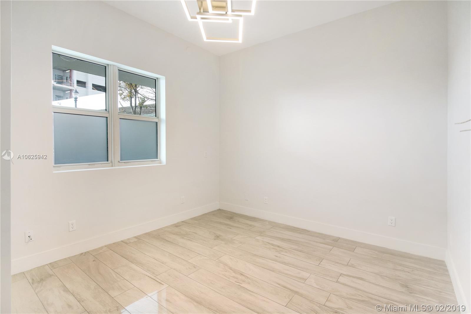 THE OAKS I CONDO - Residential Lease