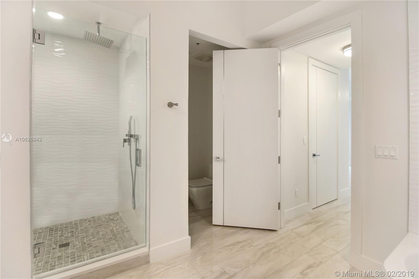 THE OAKS I CONDO - Residential Lease