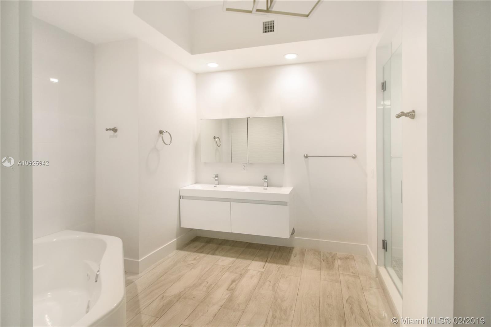 THE OAKS I CONDO - Residential Lease