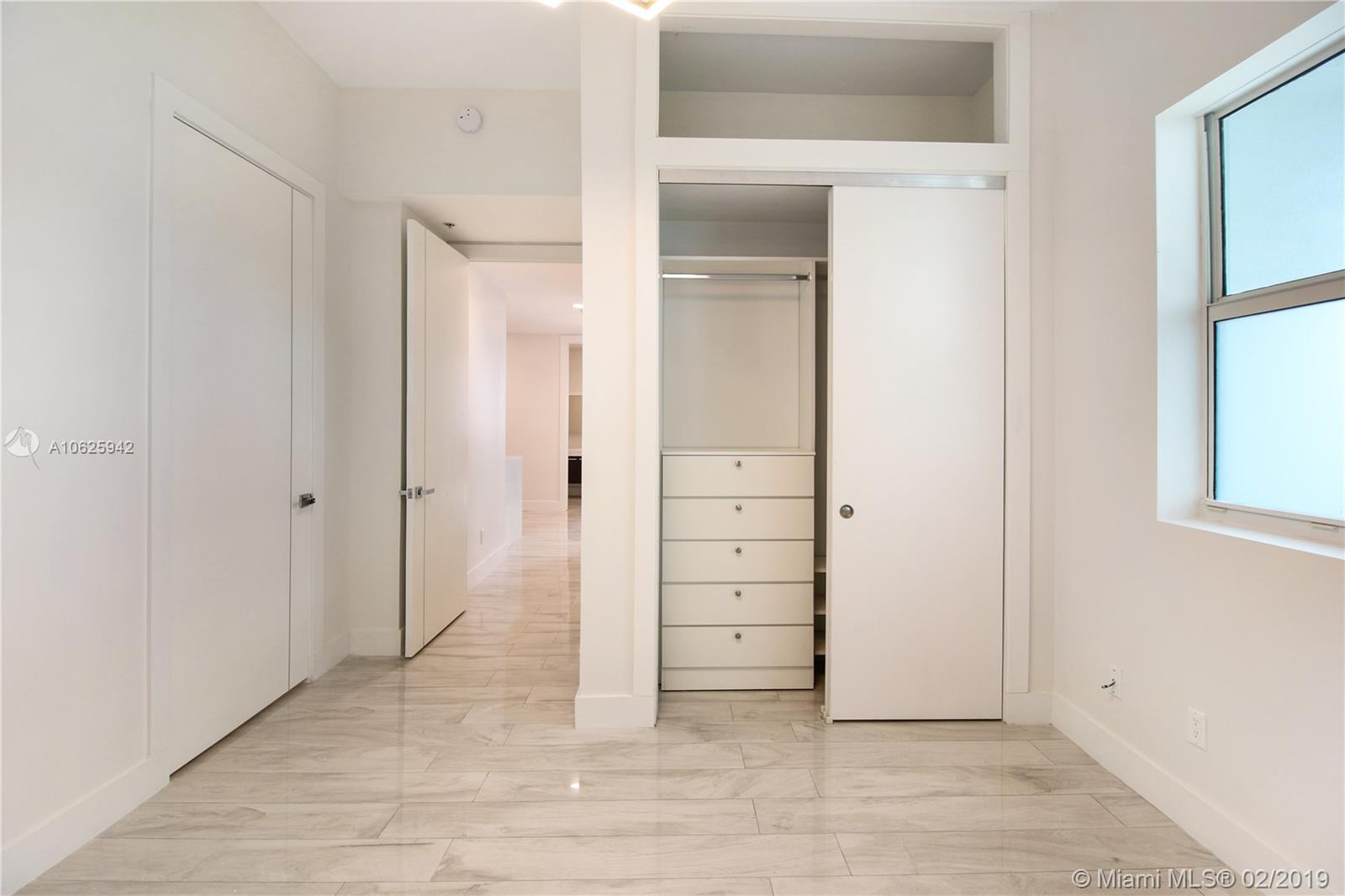 THE OAKS I CONDO - Residential Lease