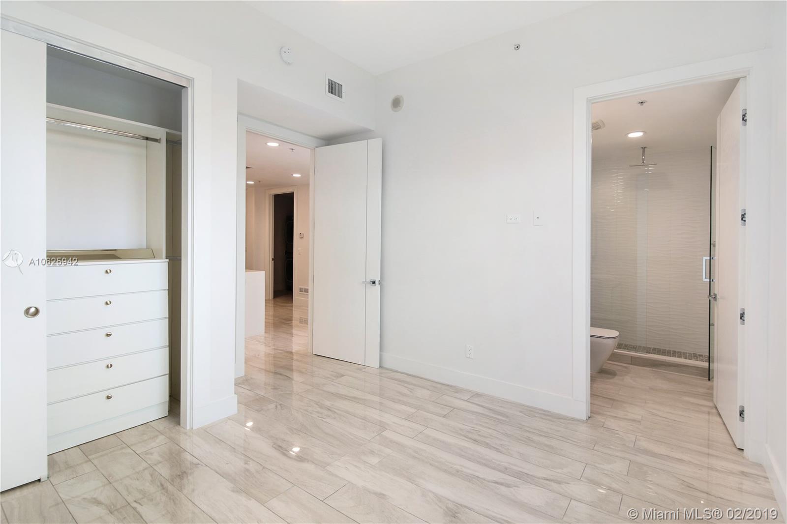 THE OAKS I CONDO - Residential Lease