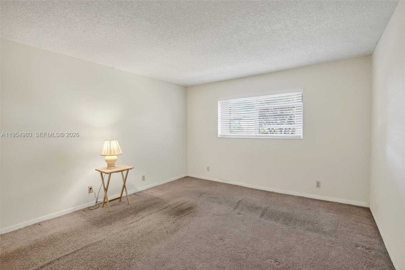 ALPINE WOODS VILLA NO V C - Residential