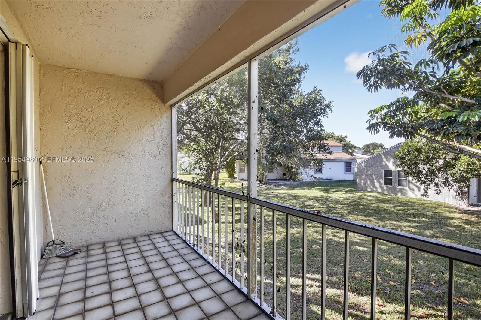 ALPINE WOODS VILLA NO V C - Residential