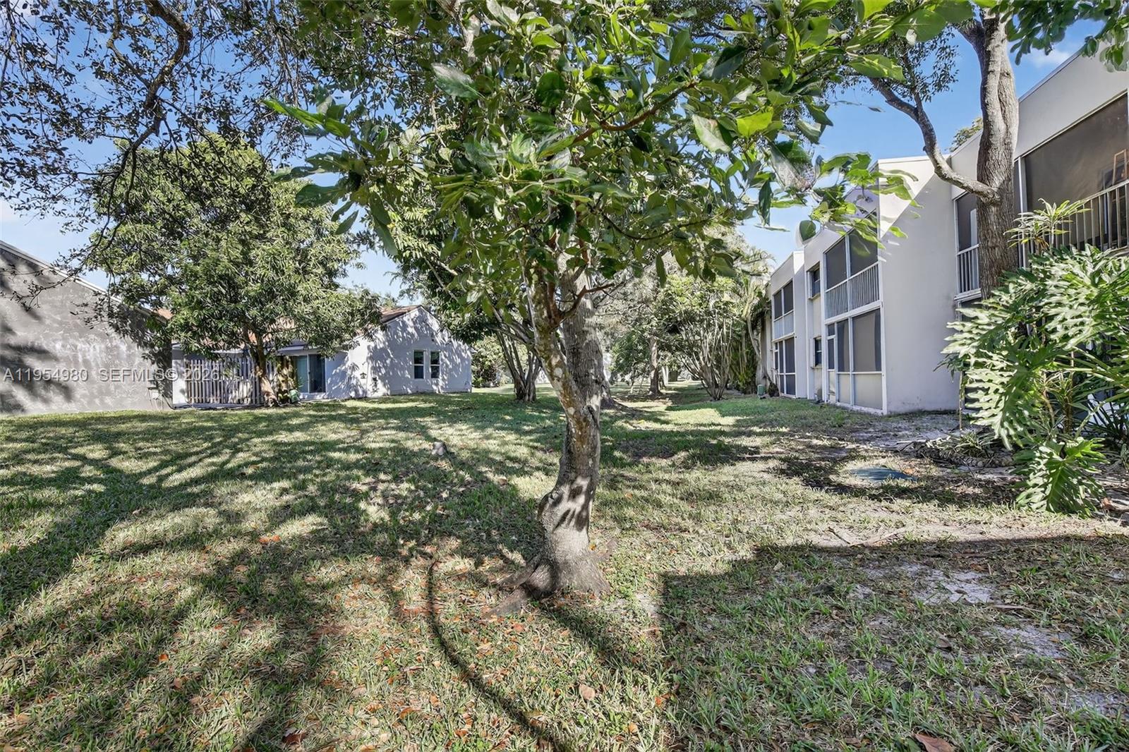 ALPINE WOODS VILLA NO V C - Residential