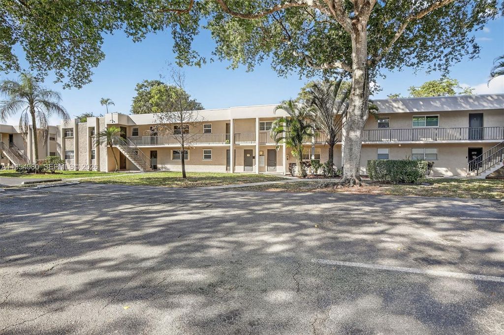 Photo of 8523 Old Country Mnr #520, Davie, FL 33328 (MLS # A11954980)