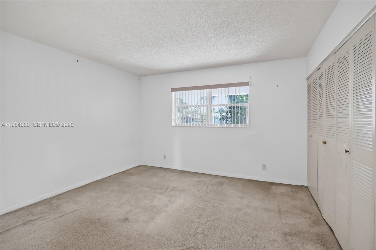 ALPINE WOODS VILLA NO V C - Residential