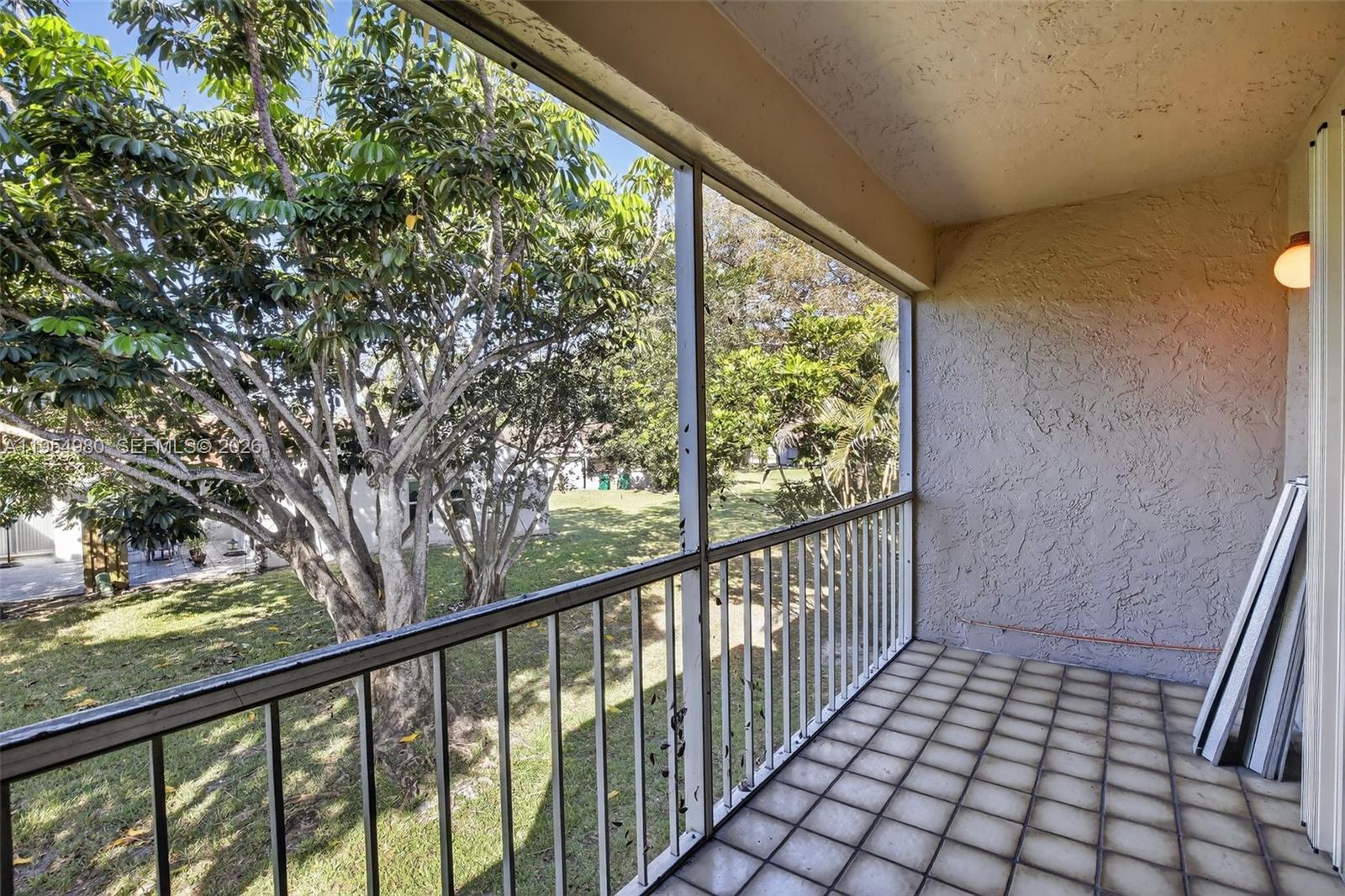 ALPINE WOODS VILLA NO V C - Residential