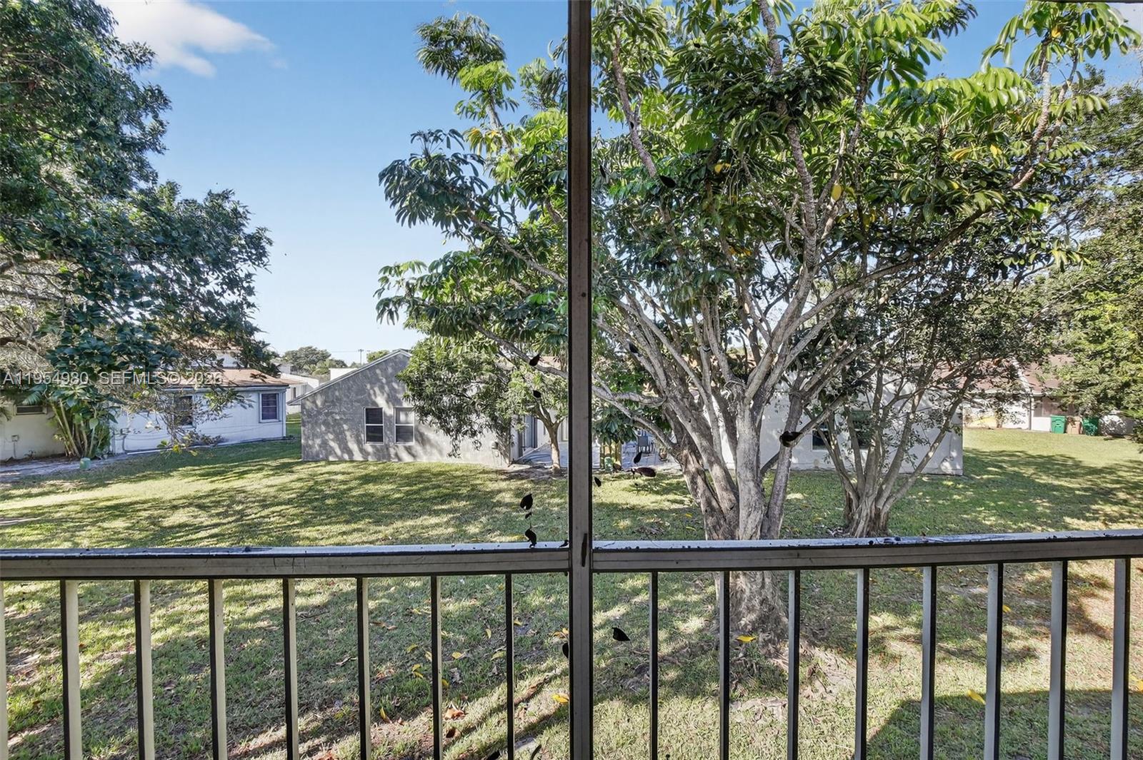 ALPINE WOODS VILLA NO V C - Residential