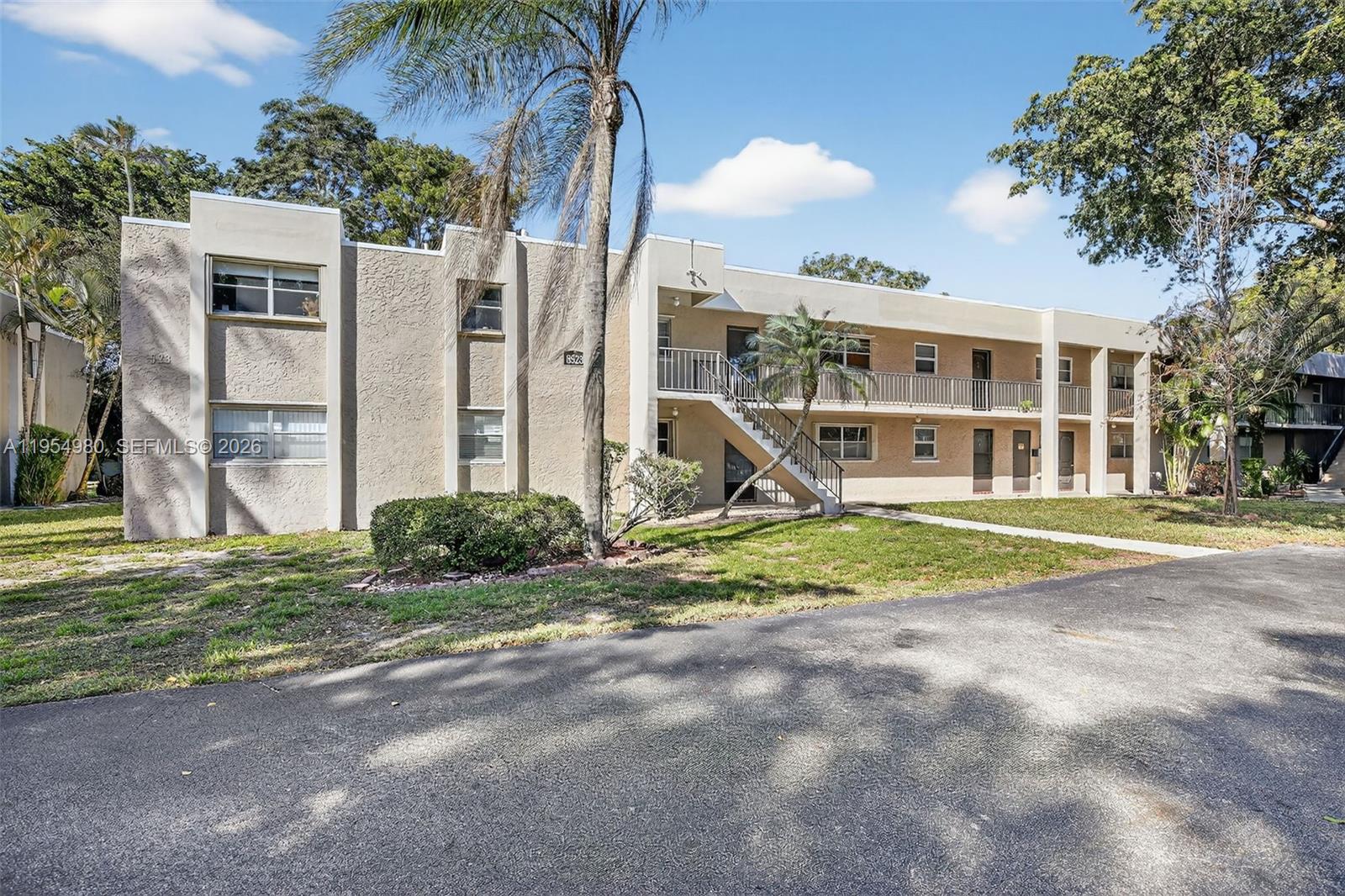 ALPINE WOODS VILLA NO V C - Residential