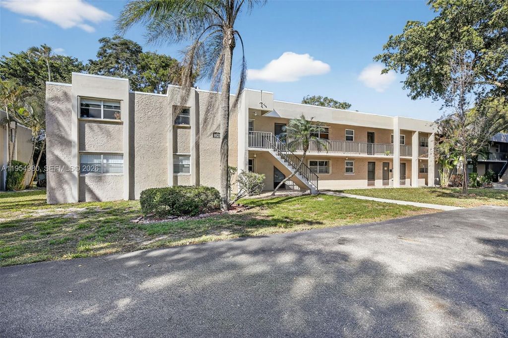 Photo of 8523 Old Country Mnr #520, Davie, FL 33328 (MLS # A11954980)