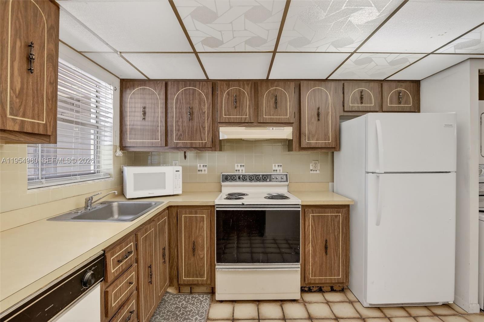 ALPINE WOODS VILLA NO V C - Residential