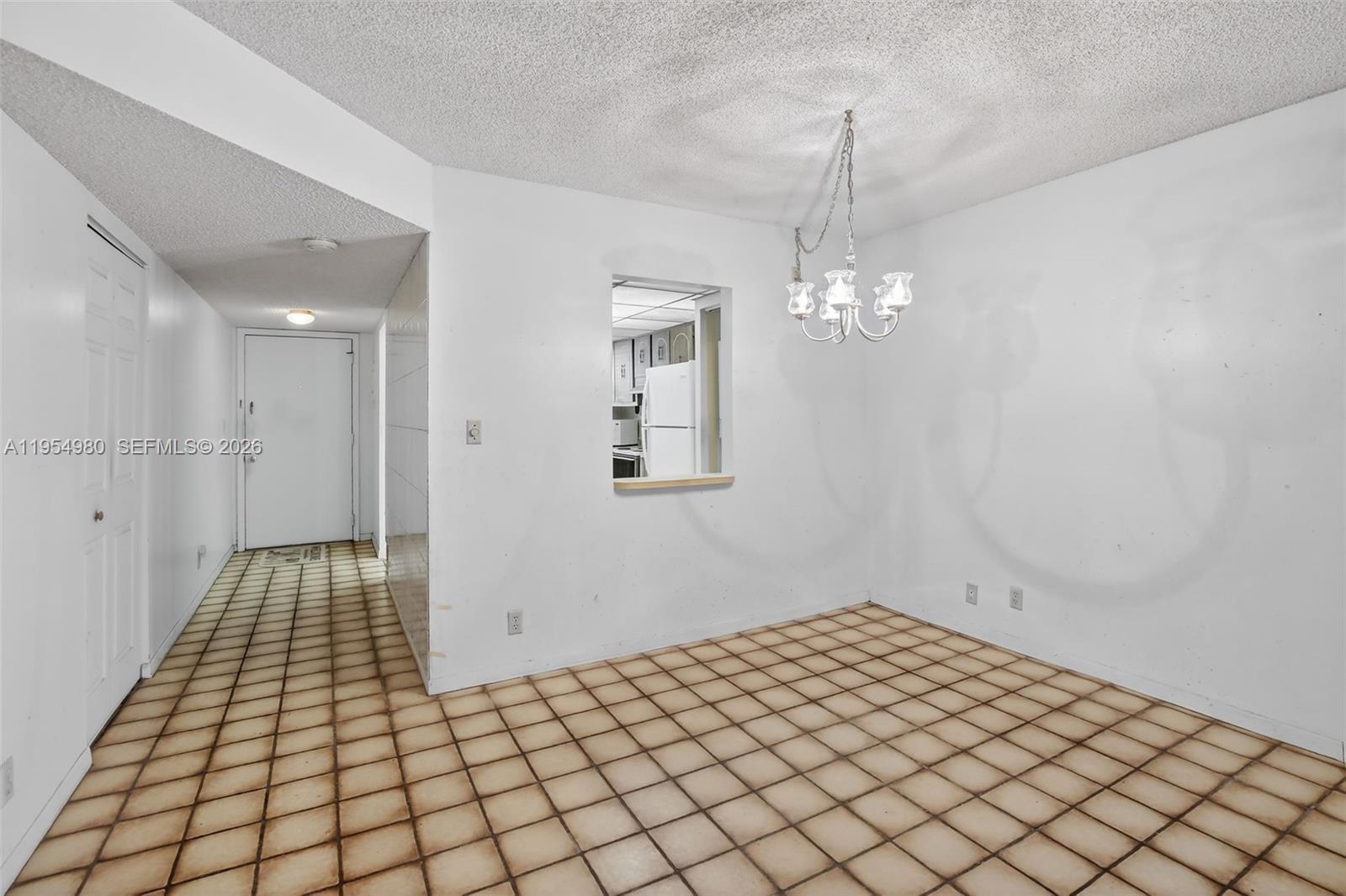 ALPINE WOODS VILLA NO V C - Residential