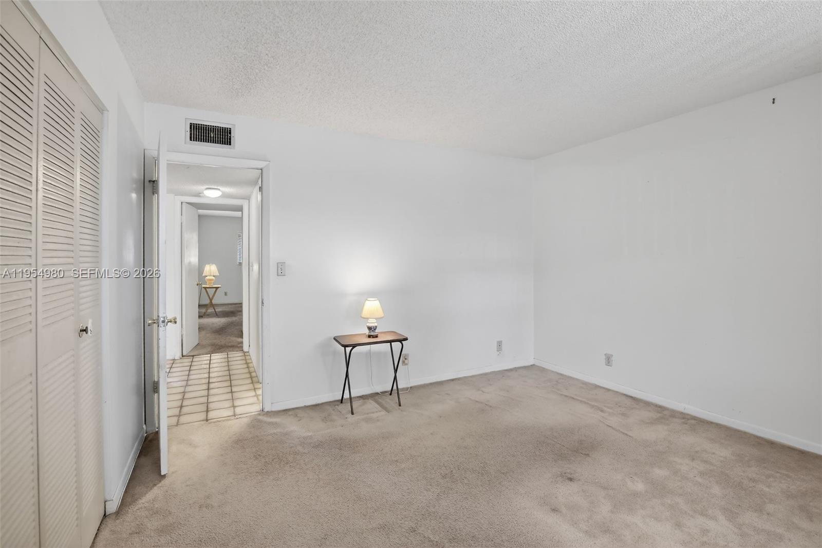 ALPINE WOODS VILLA NO V C - Residential