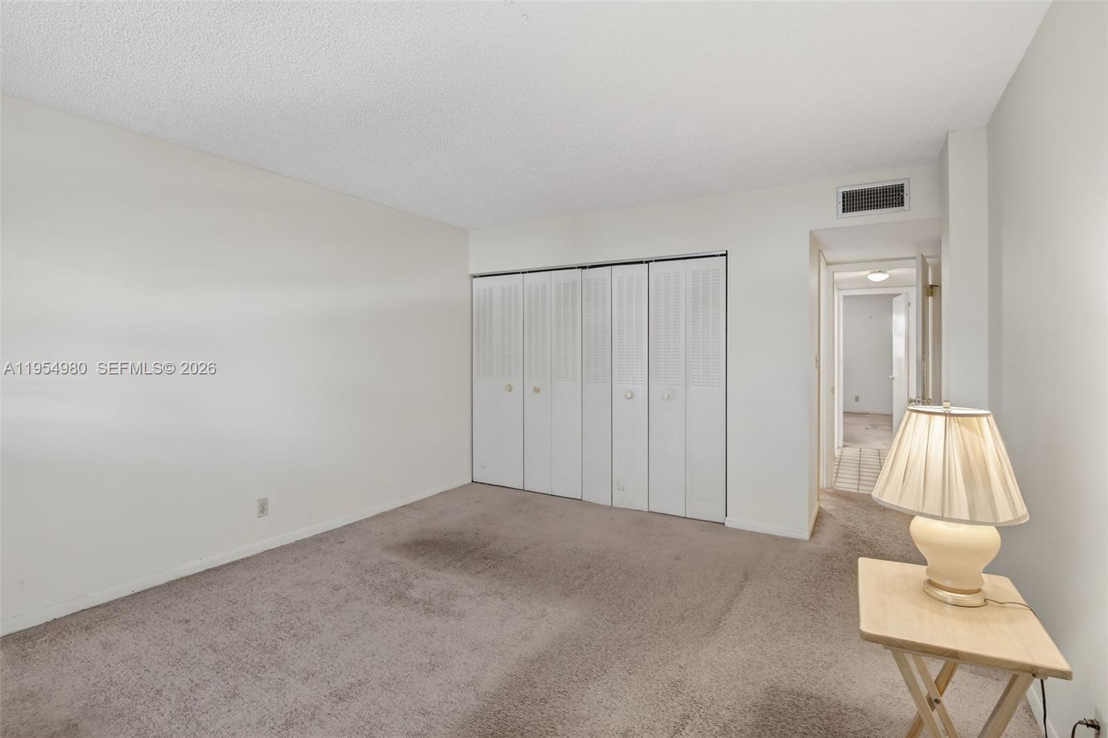 ALPINE WOODS VILLA NO V C - Residential