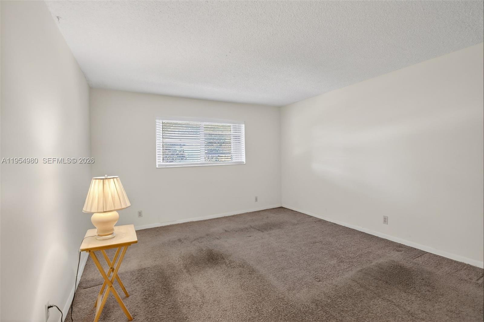 ALPINE WOODS VILLA NO V C - Residential