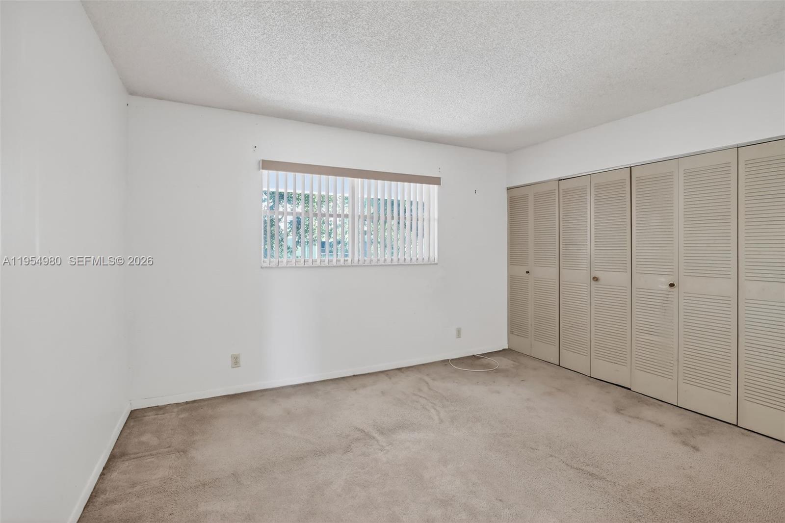 ALPINE WOODS VILLA NO V C - Residential