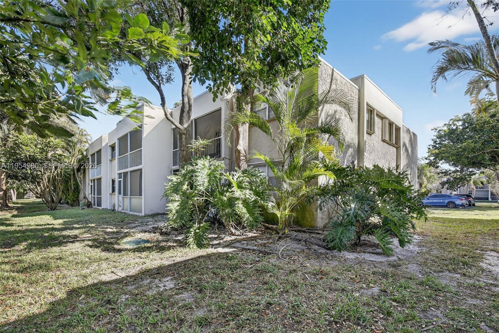 ALPINE WOODS VILLA NO V C - Residential