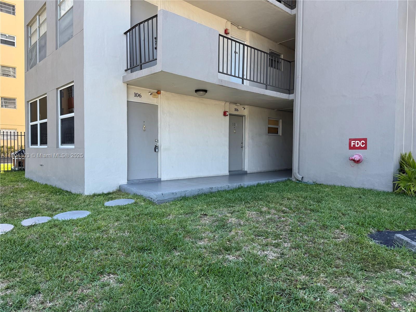 Rental Property at 16450 Miami Dr 106, North Miami Beach, Miami-Dade County, Florida - Bedrooms: 2 
Bathrooms: 2  - $2,600 MO.