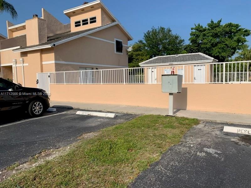 HAYLOFTS OF CORAL SPRINGS - Residential